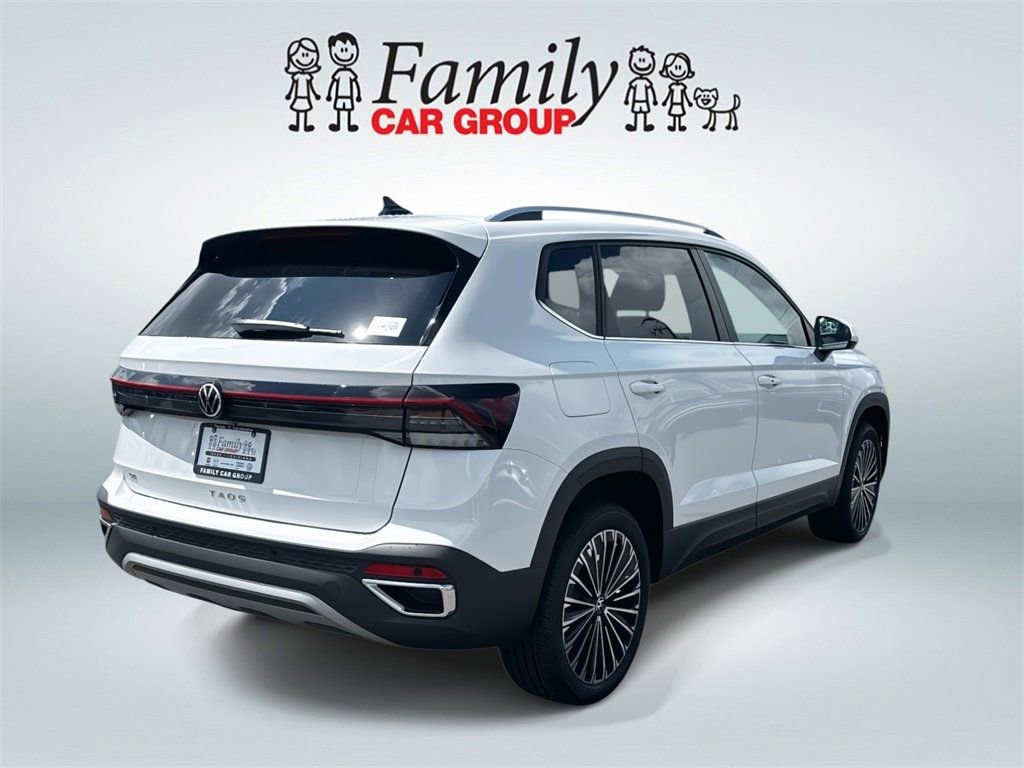 New 2025 Volkswagen Taos SE image 3