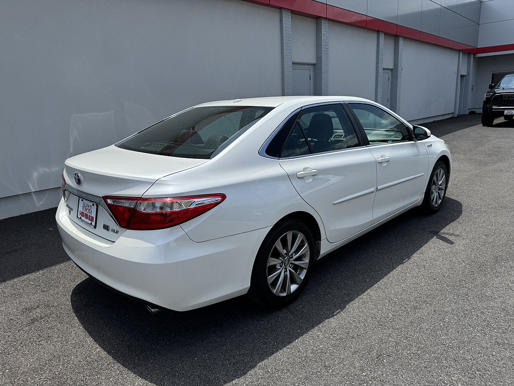Certified 2017 Toyota Camry XLE w/ Moonroof Package FWD image 5