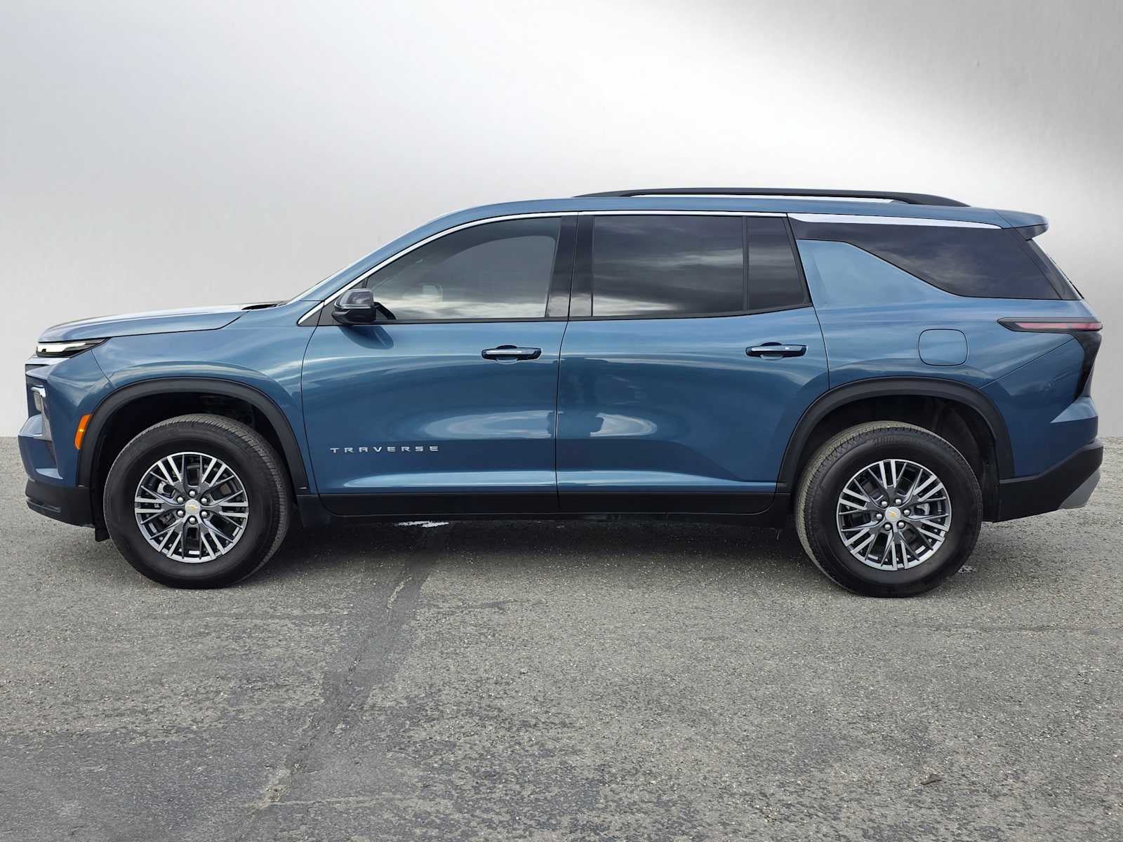 Used 2026 Chevrolet Traverse LT AWD/4WD image 6