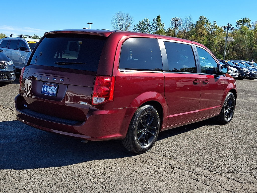 Used 2019 Dodge Grand Caravan SXT w/ Blacktop Package FWD image 12