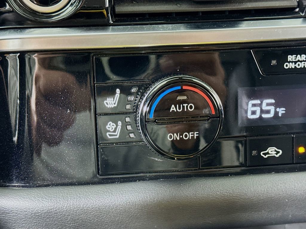 Used 2023 Nissan Pathfinder Platinum w/ Cargo Package image 18