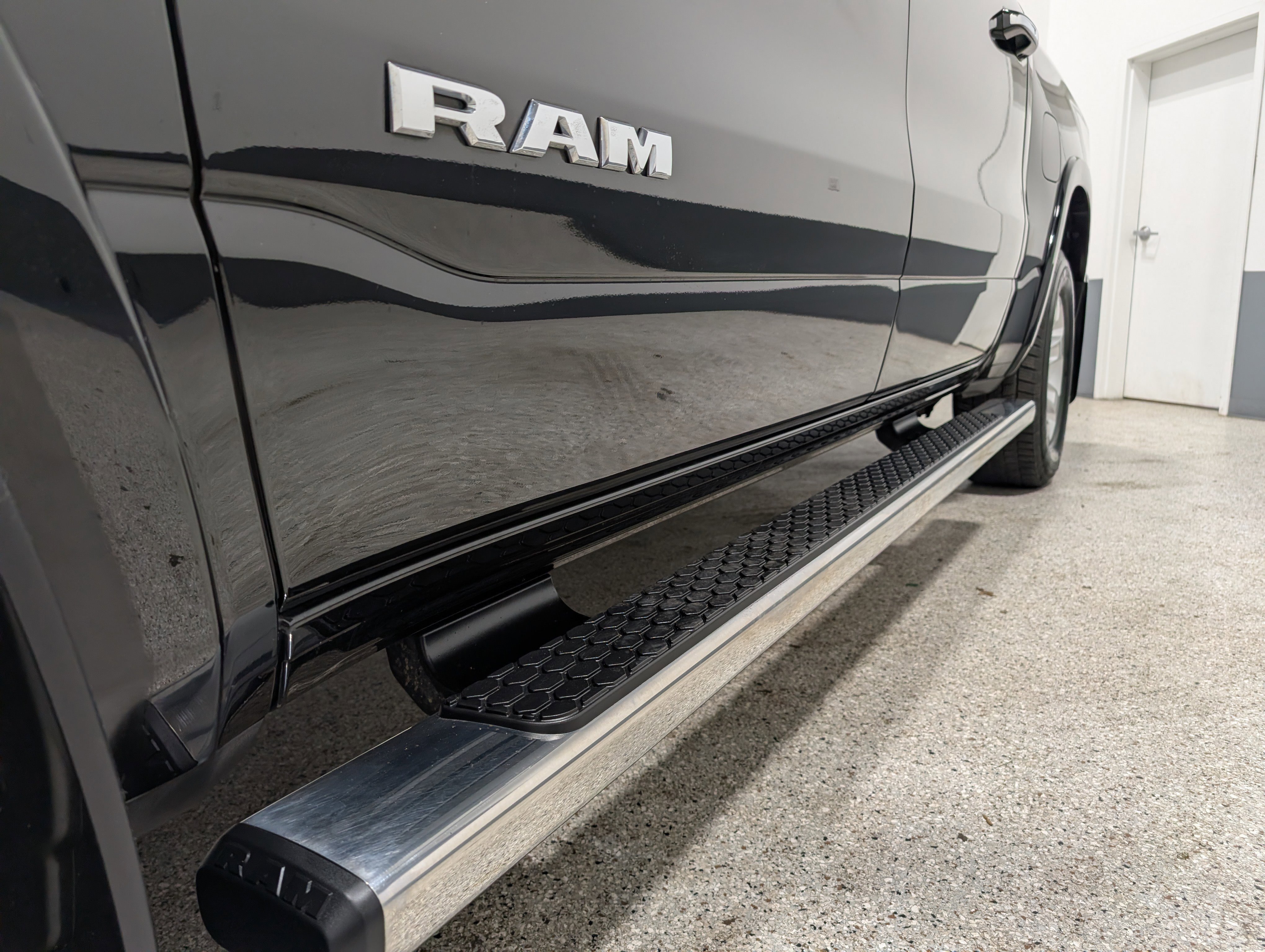 Used 2019 RAM 1500 Laramie image 9