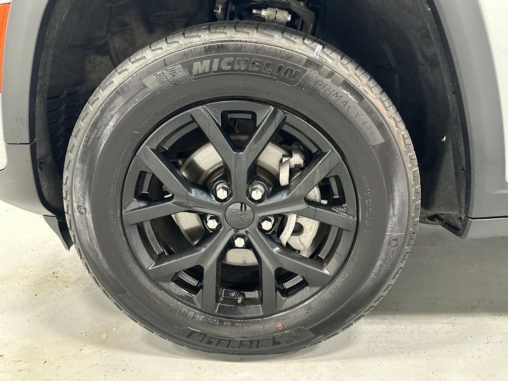 Used 2025 Jeep Grand Cherokee Altitude AWD/4WD image 56