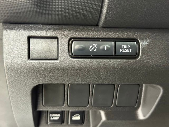 Used 2023 Nissan Frontier SV image 31