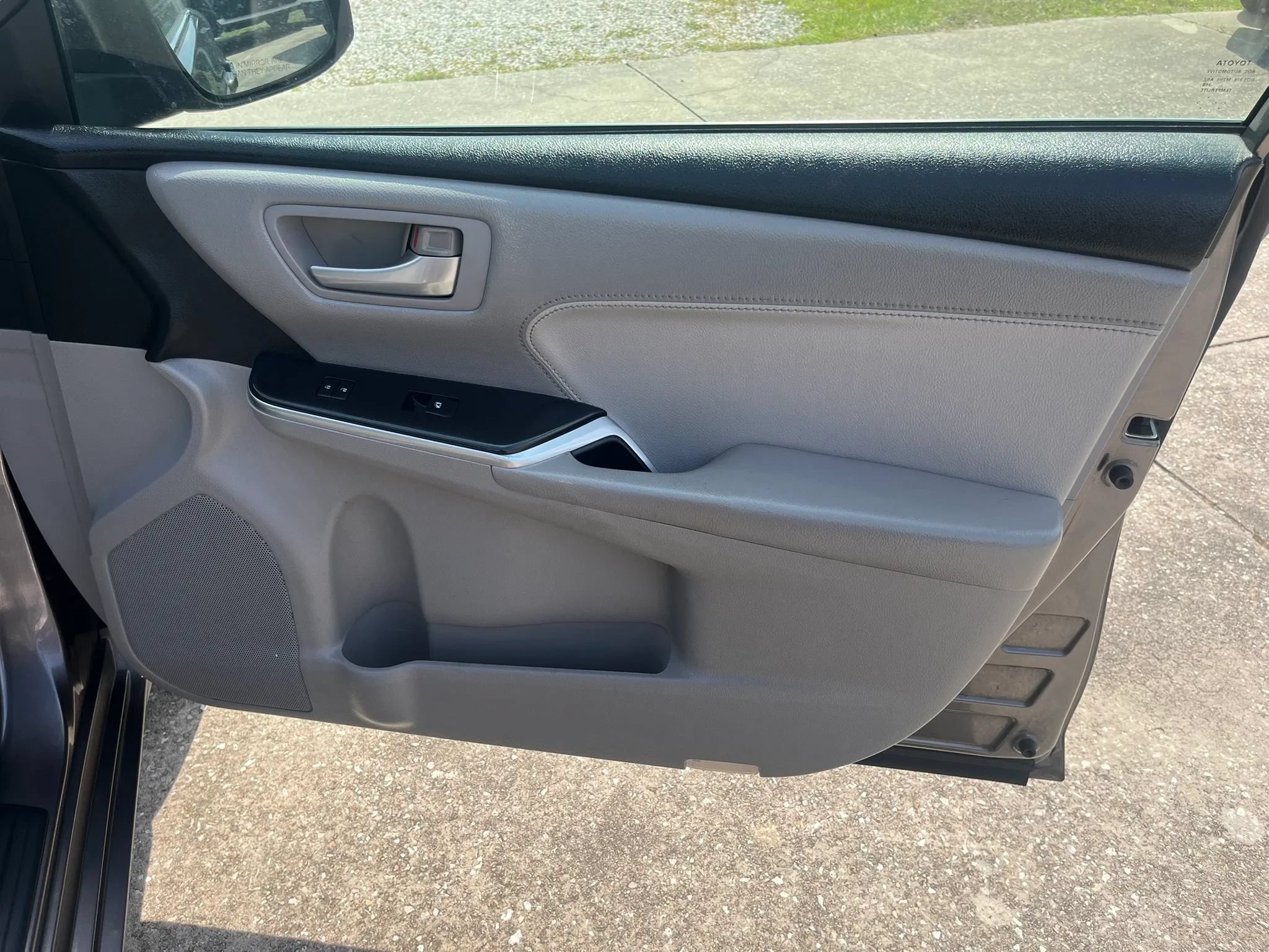 Used 2015 Toyota Camry XLE FWD image 30