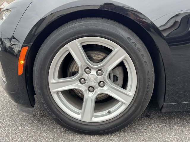 Used 2022 Chevrolet Camaro LT RWD image 10