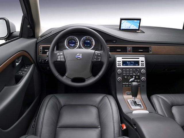 Used 2008 Volvo V70 FWD image 4