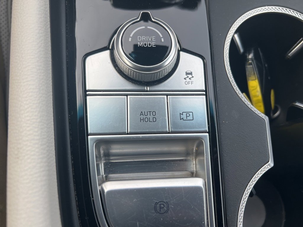 Used 2025 Genesis G70 2.5T image 21