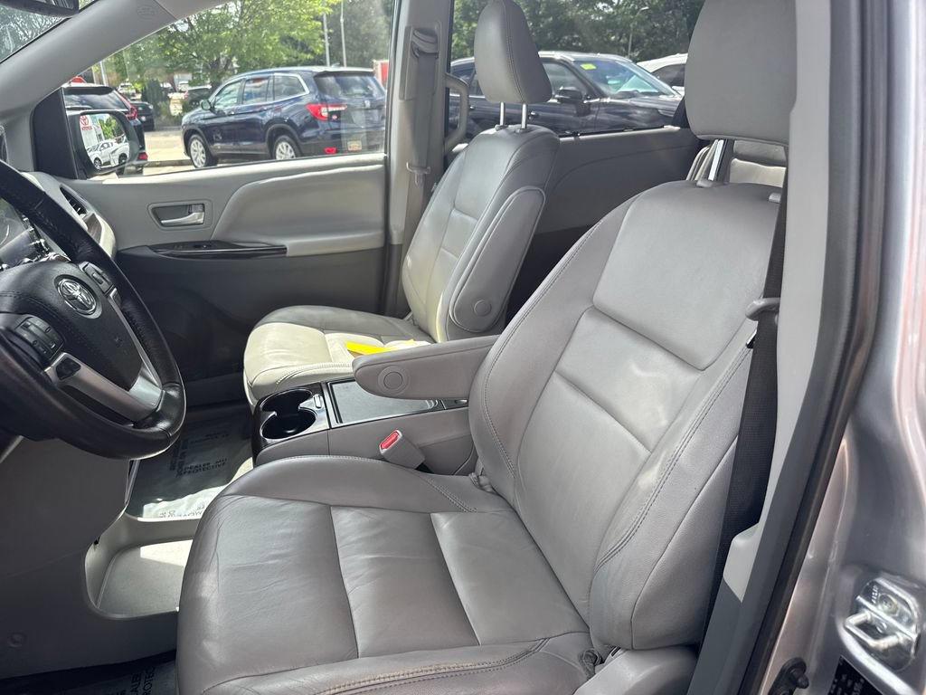 Used 2018 Toyota Sienna XLE Premium AWD/4WD image 15