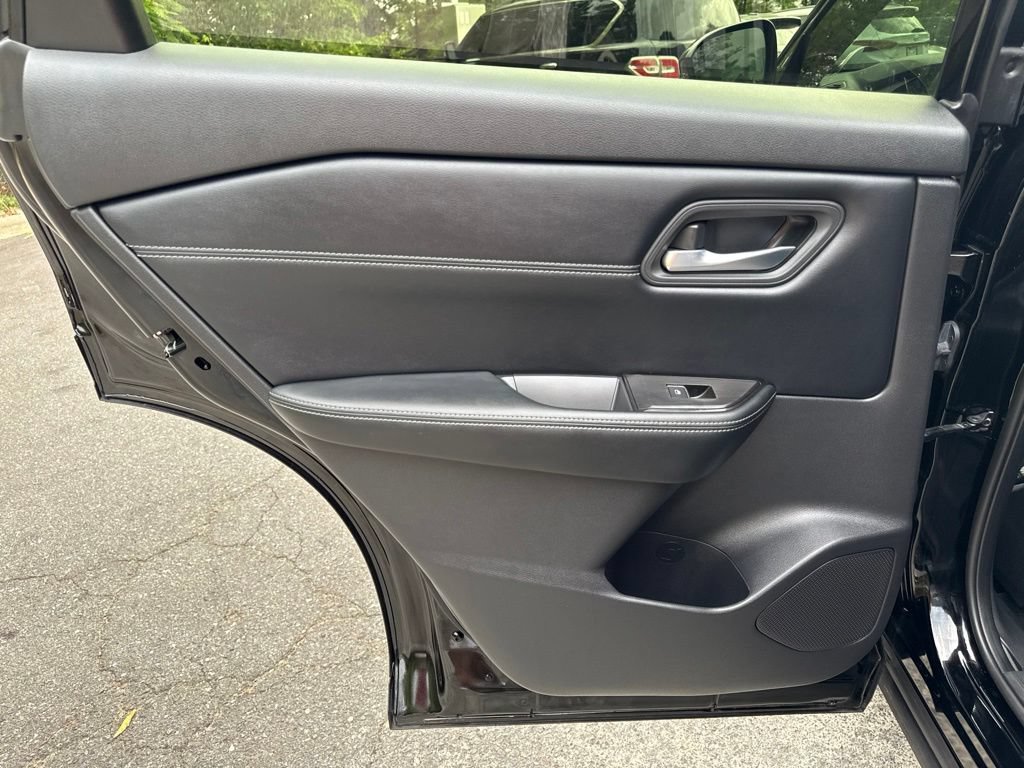 Certified 2025 Nissan Rogue SL FWD image 32