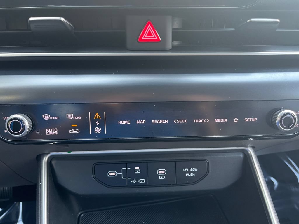 Used 2025 Kia Carnival FWD image 19