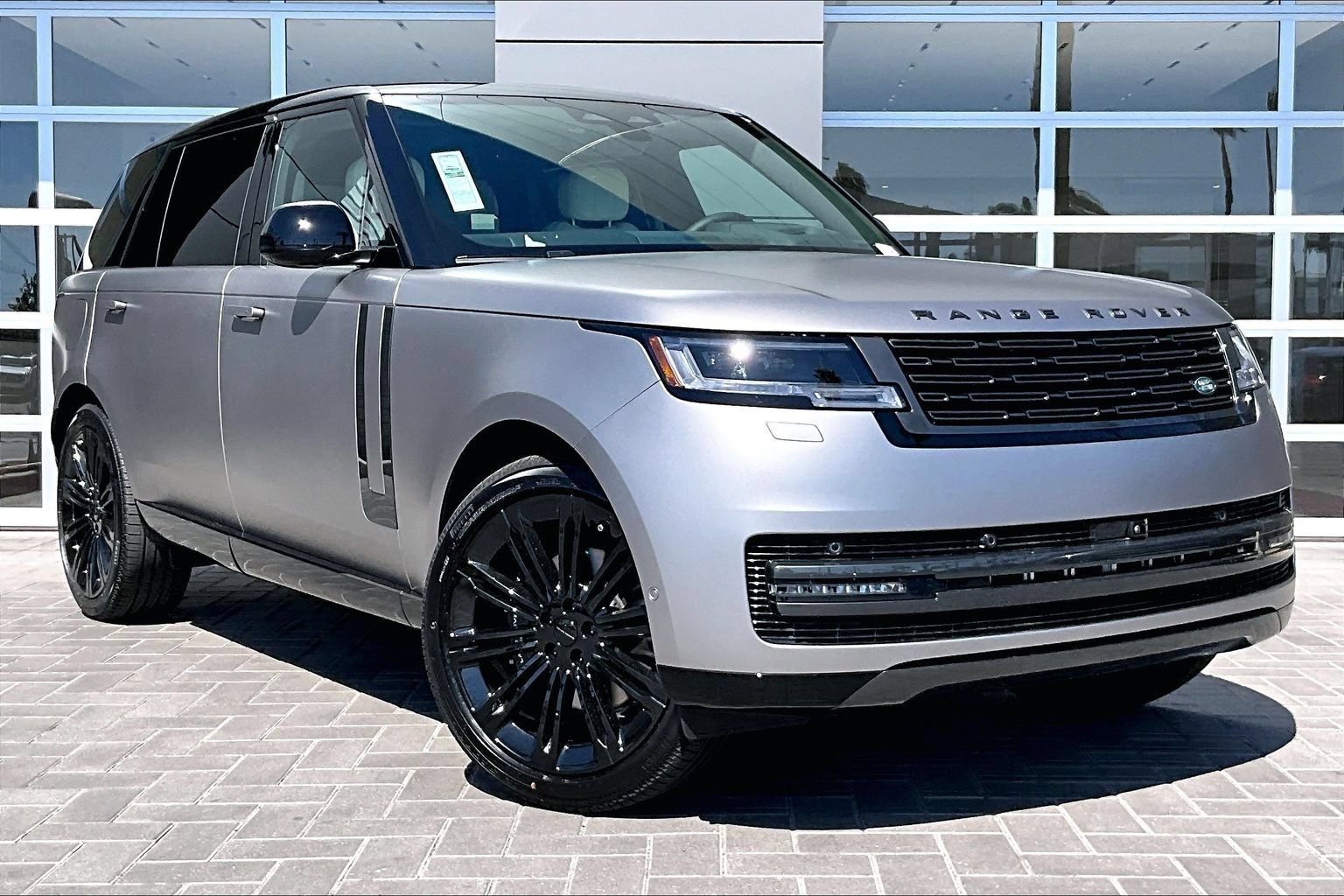 New 2026 Land Rover Range Rover Long Wheelbase SE AWD/4WD image 2