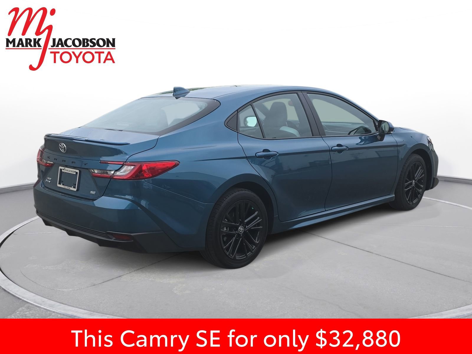 Used 2025 Toyota Camry SE w/ Convenience Package image 9