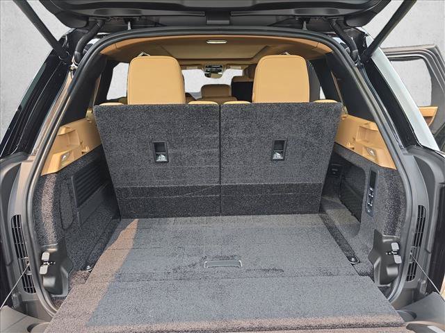 New 2026 Land Rover Range Rover Long Wheelbase SE AWD/4WD image 13