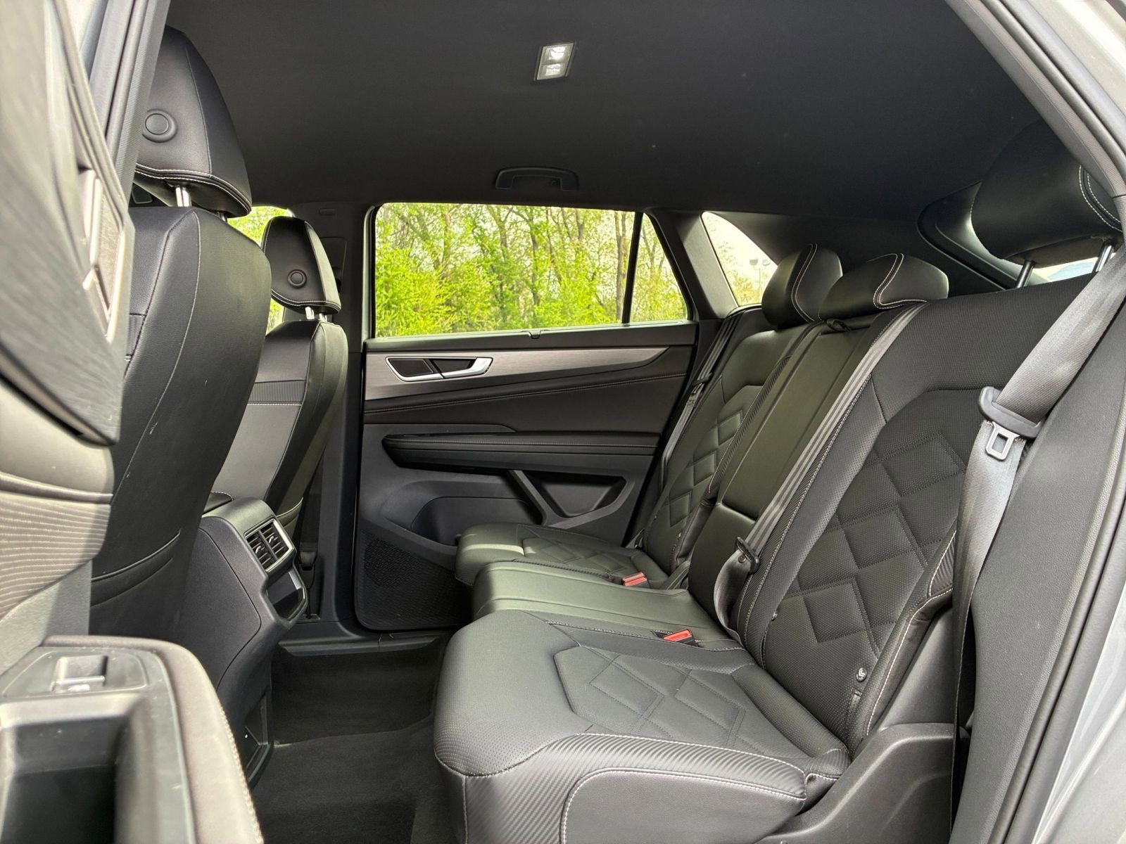 Used 2025 Volkswagen Atlas Cross Sport SE image 28