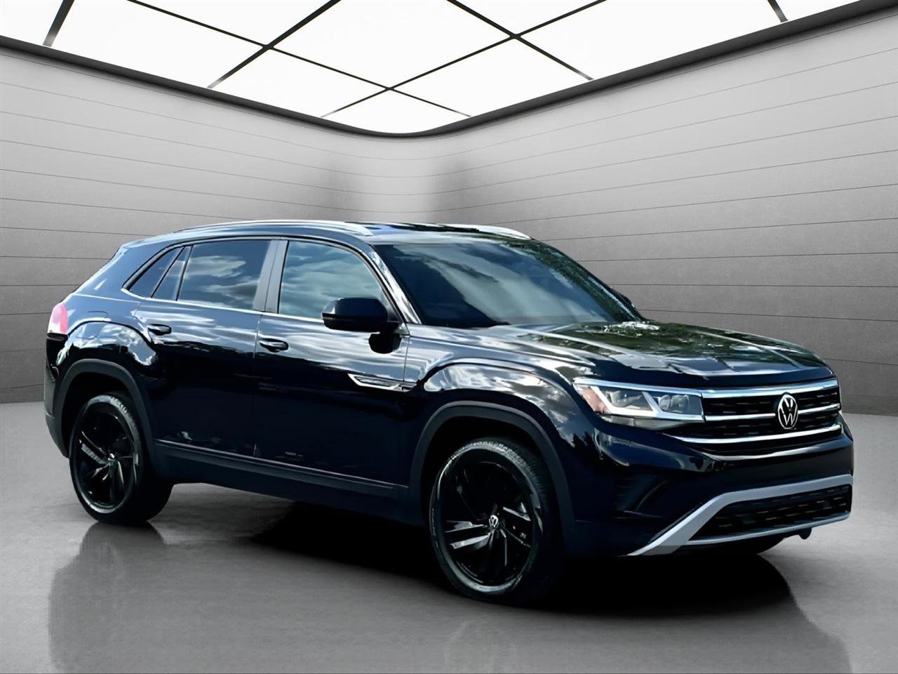 Used 2023 Volkswagen Atlas Cross Sport SE w/ Black Wheel Package FWD image 3