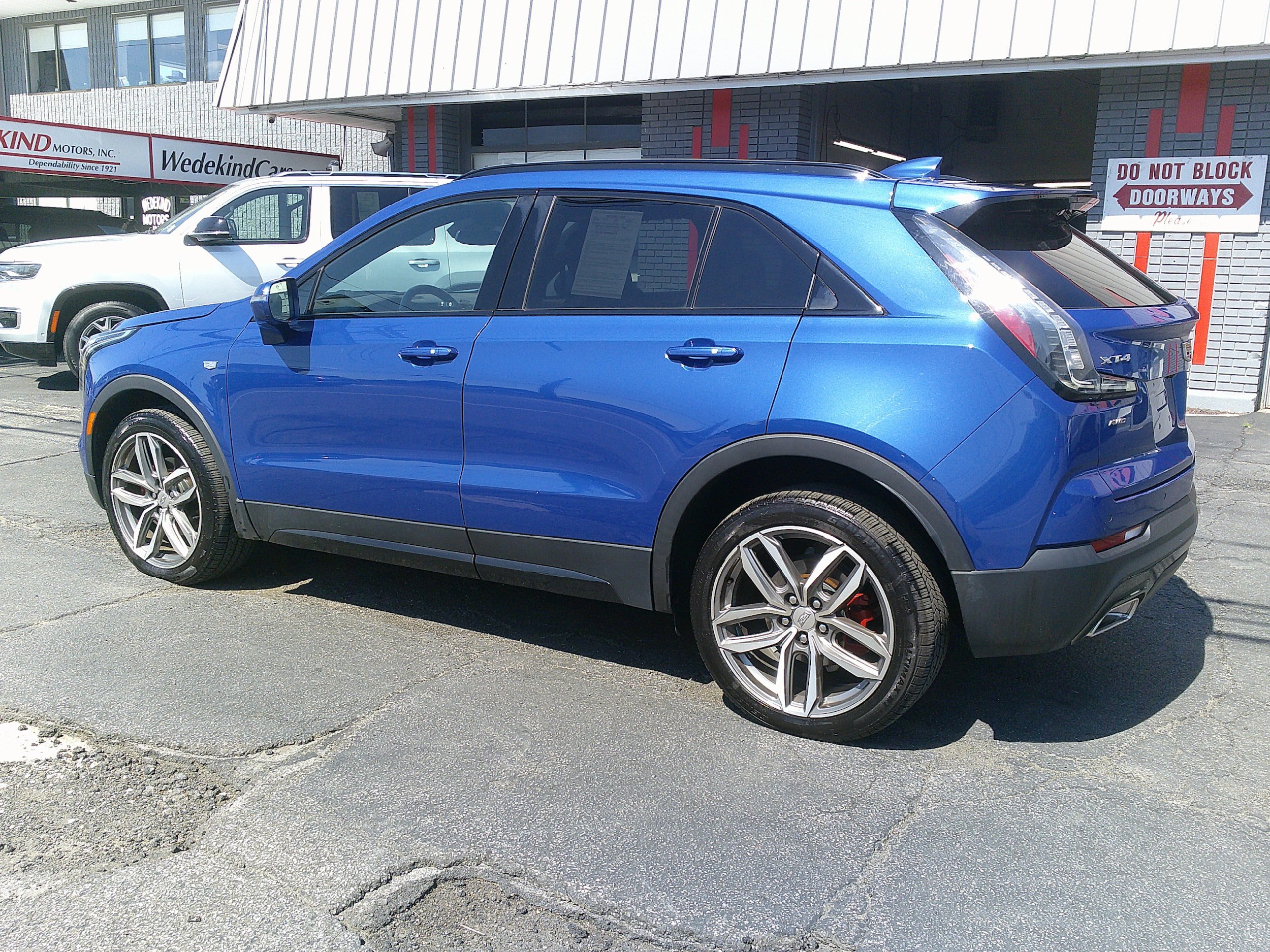 Used 2021 Cadillac XT4 Sport w/ Cold Weather Package AWD/4WD image 13