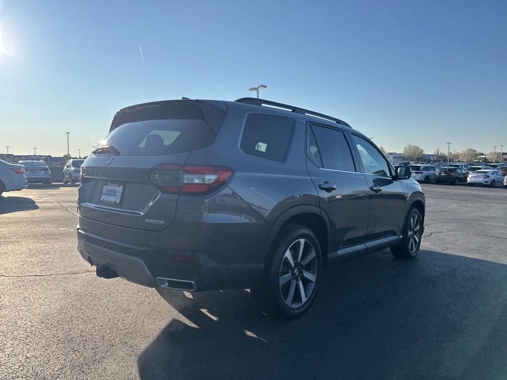 Used 2025 Honda Pilot Touring image 5