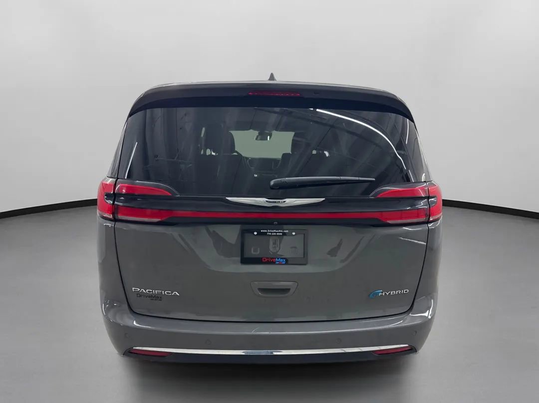 Used 2022 Chrysler Pacifica Limited w/ Uconnect Theater Family Group FWD image 8