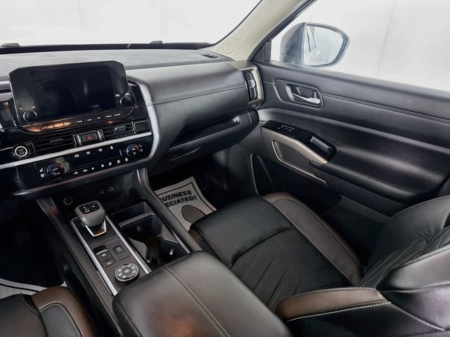 Used 2024 Nissan Pathfinder Platinum AWD/4WD image 23