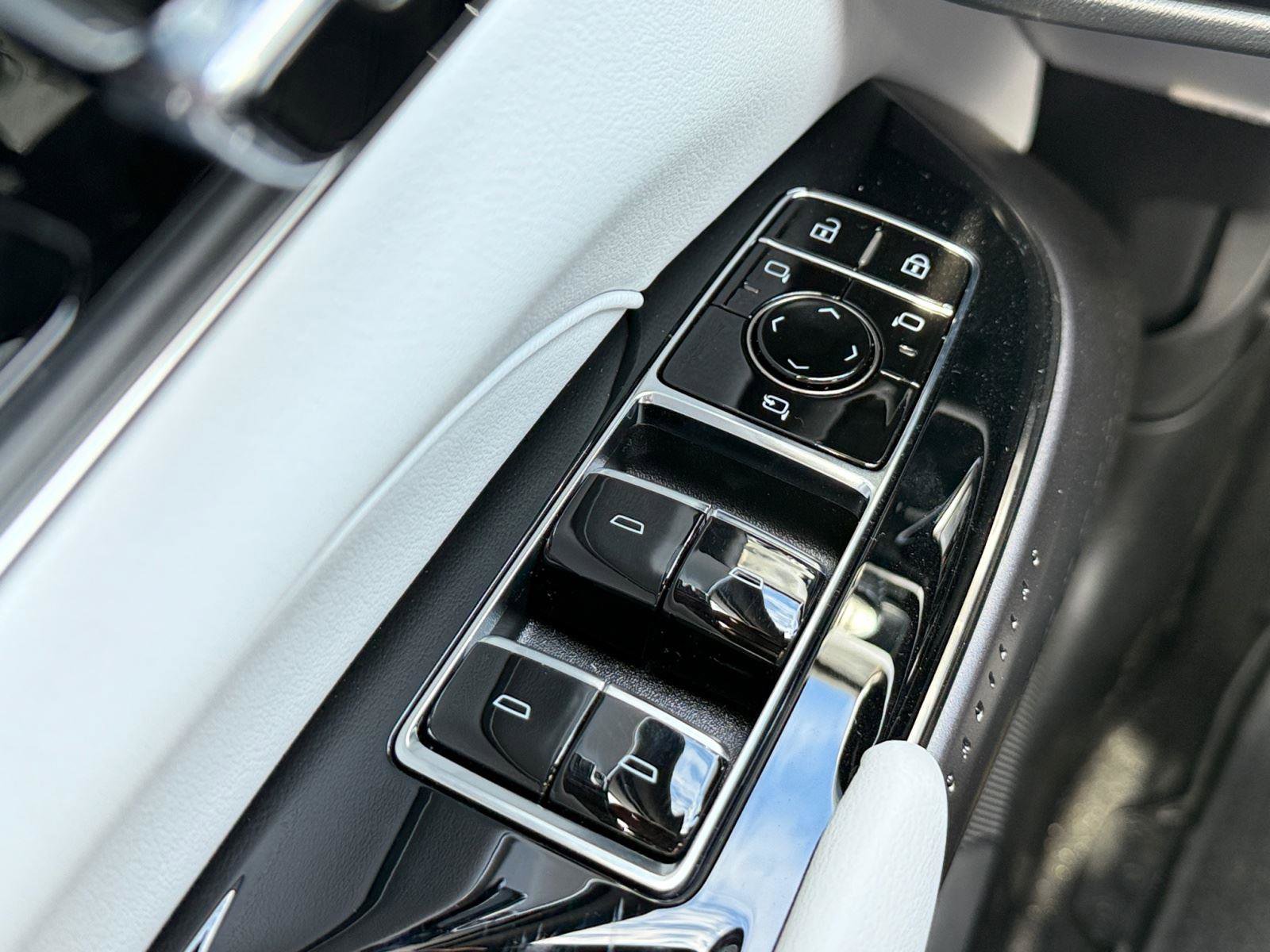 New 2026 Cadillac Lyriq Luxury image 18