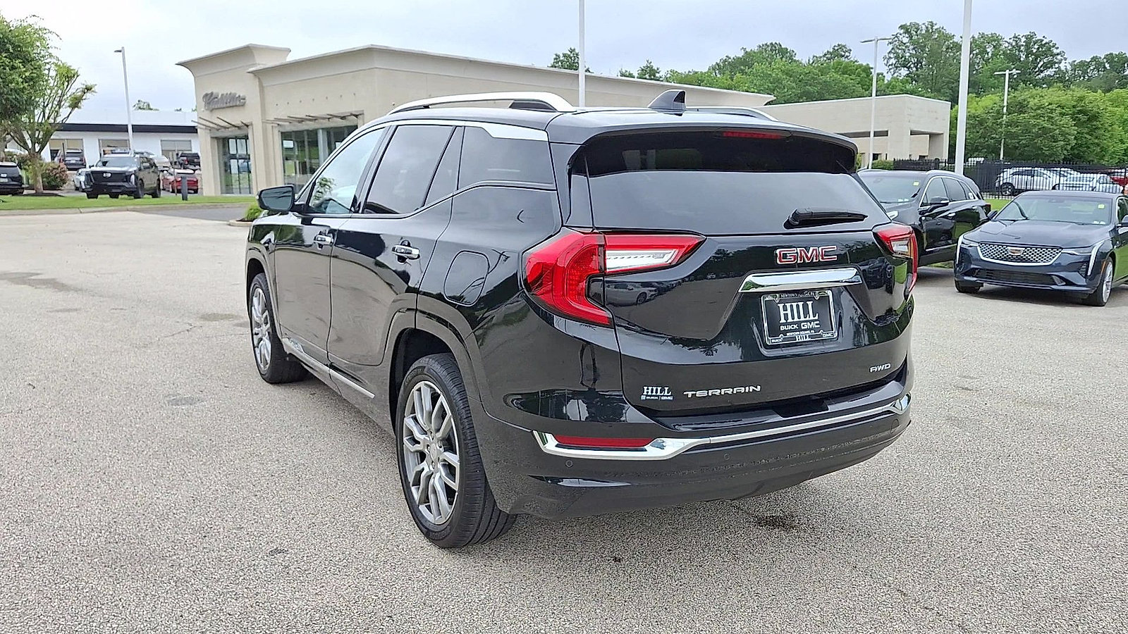Certified 2023 GMC Terrain Denali w/ Denali Premium Package AWD/4WD image 7