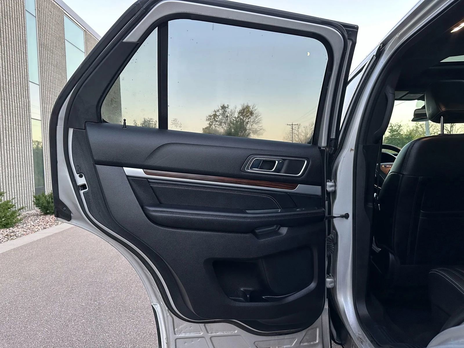 Used 2018 Ford Explorer Limited w/ Equipment Group 301A image 15