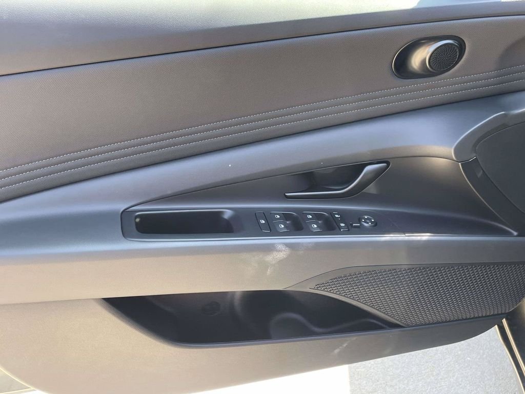 New 2026 Hyundai Elantra SEL Sport FWD image 15