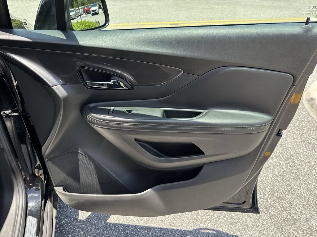 Used 2021 Buick Encore Preferred w/ Safety Package FWD image 43