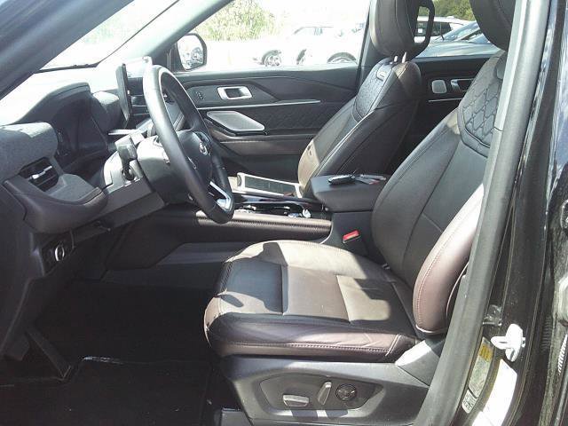Used 2025 Ford Explorer Platinum w/ LUX Leather Package AWD/4WD image 5