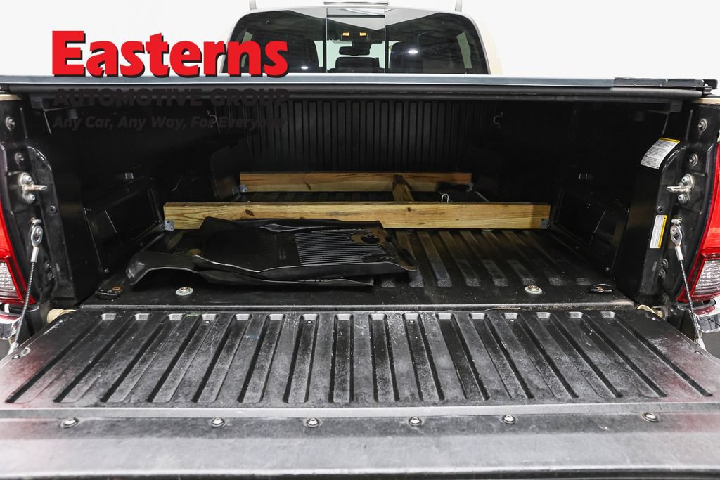 Used 2018 Toyota Tacoma SR5 AWD/4WD image 9