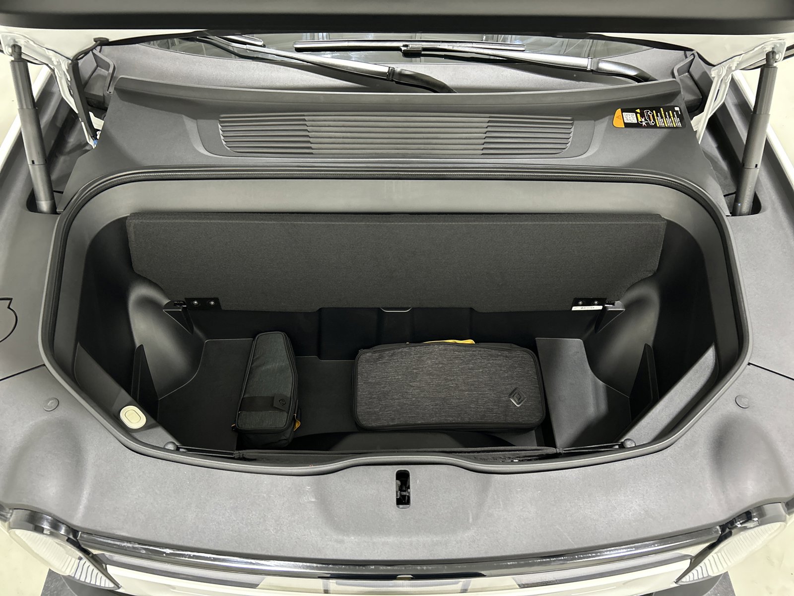 Used 2024 Rivian R1S Adventure image 14