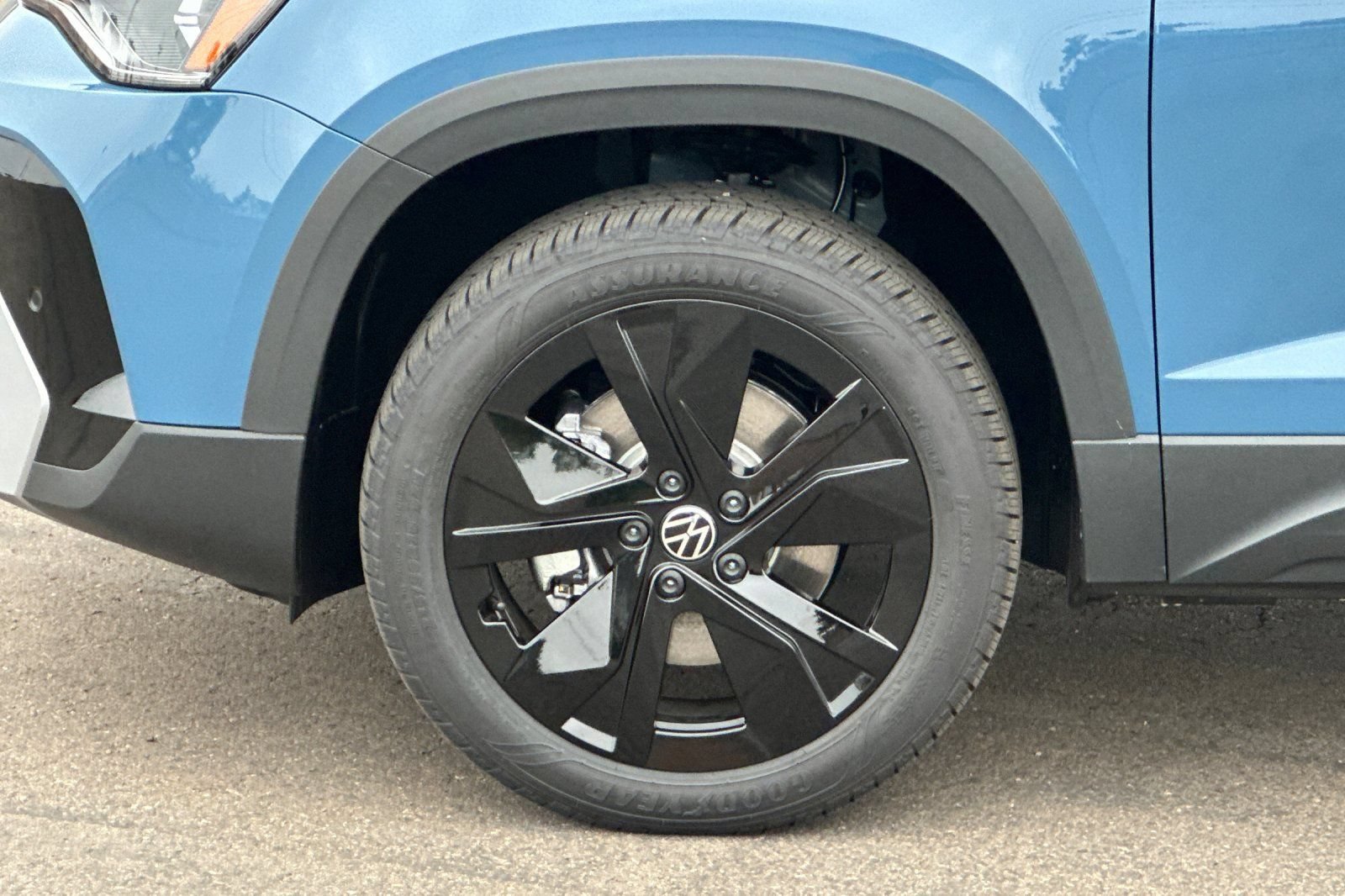 New 2026 Volkswagen Taos SE FWD image 25