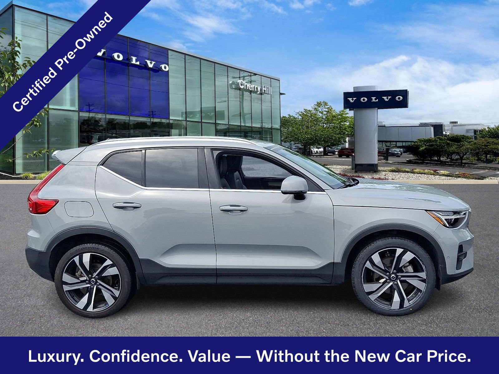 Certified 2024 Volvo XC40 B5 Plus w/ Protection Package Premier AWD/4WD image 8