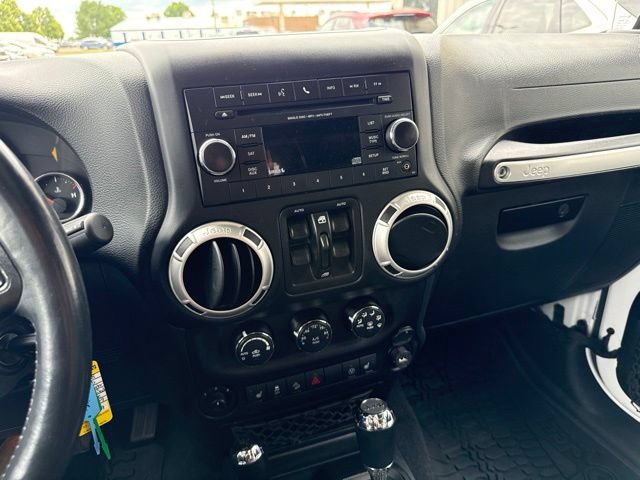 Used 2018 Jeep Wrangler Unlimited Sahara w/ Connectivity Group AWD/4WD image 22
