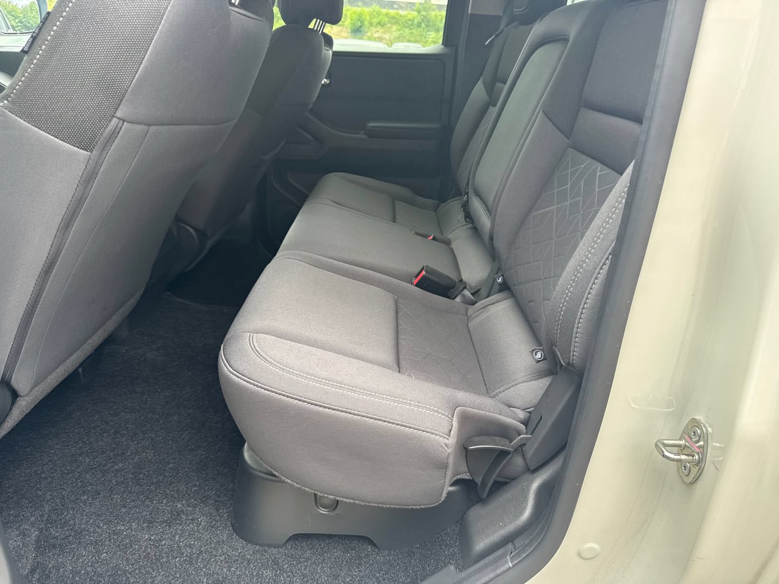 Used 2025 Nissan Frontier SV w/ Tow Package RWD image 19