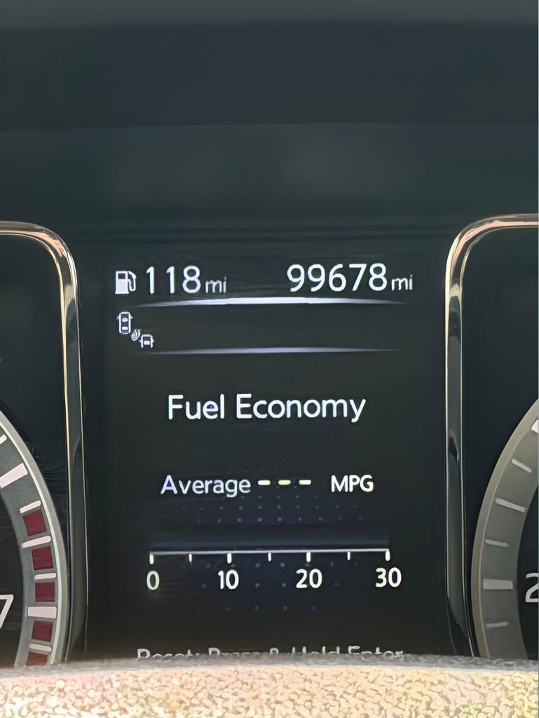 Used 2018 Nissan Titan SV w/ SV Convenience Package RWD image 19