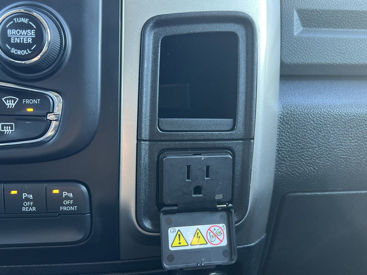 Used 2015 RAM 1500 Lone Star image 9