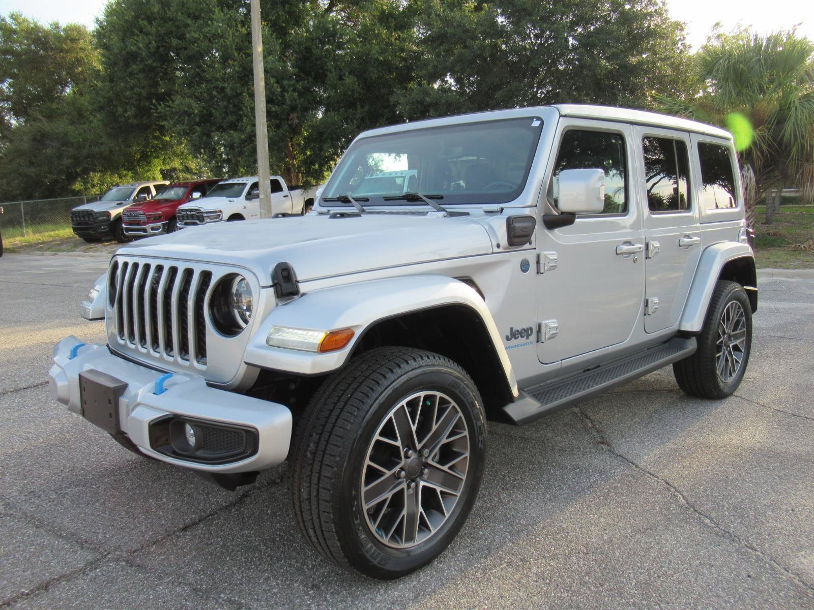 Certified 2023 Jeep Wrangler Unlimited Sahara AWD/4WD image 3