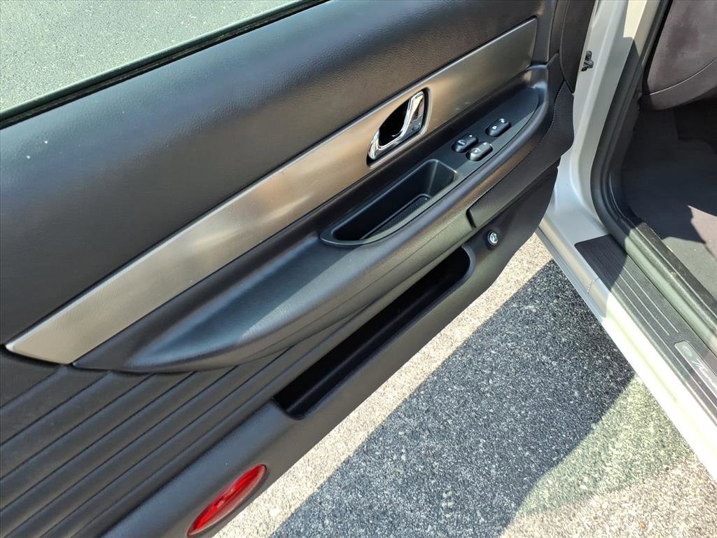 Used 2005 Ford Thunderbird Deluxe image 7