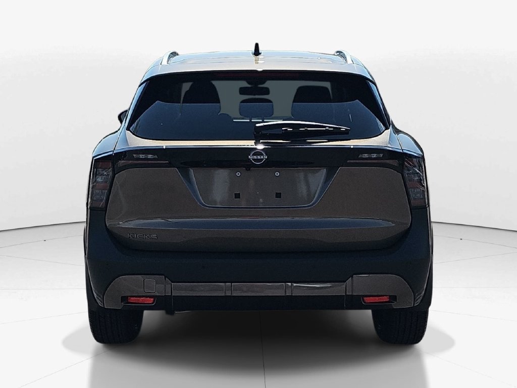 New 2027 Nissan Kicks SR w/ SR Premium Package FWD image 6