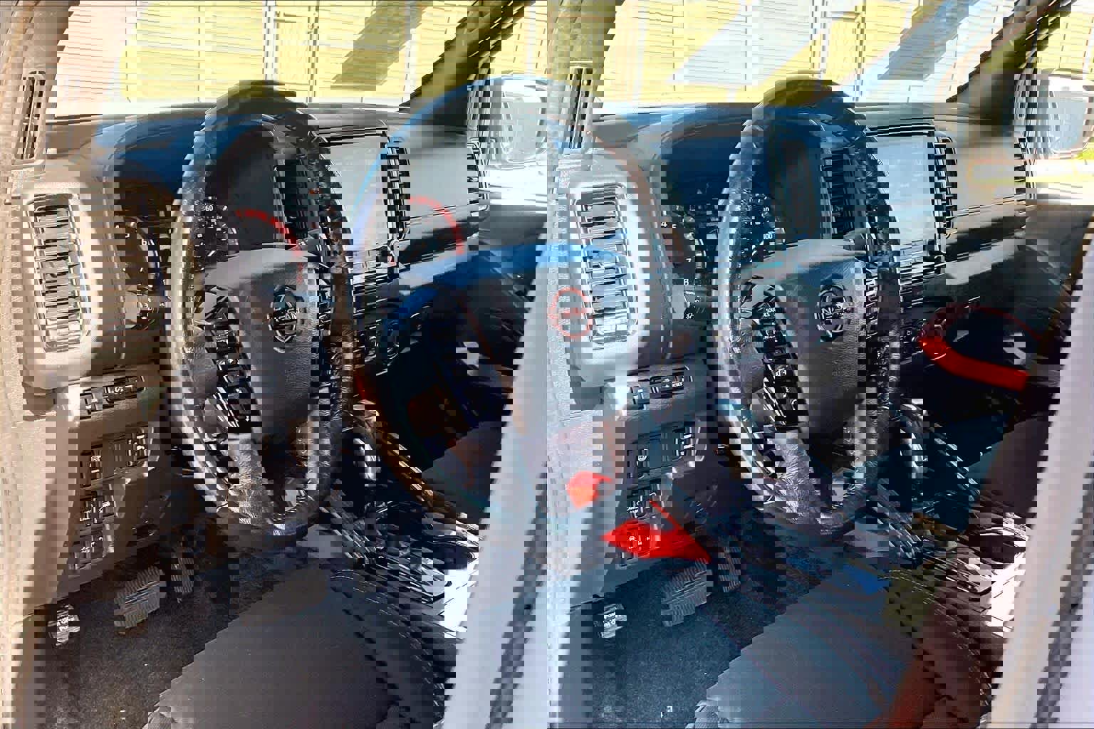 Used 2023 Nissan Frontier PRO-4X w/ Pro Convenience Package image 17