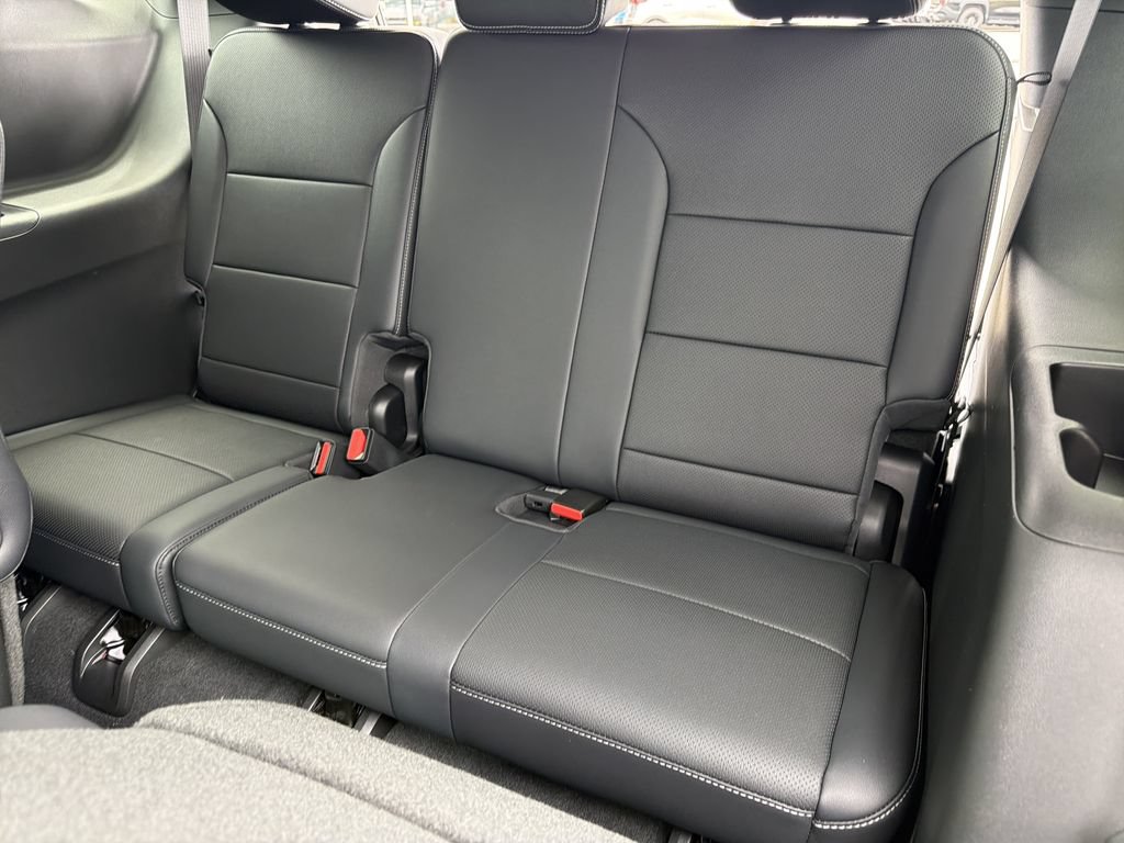 New 2026 Chevrolet Traverse LT w/ Sun and Wheel Package FWD image 18