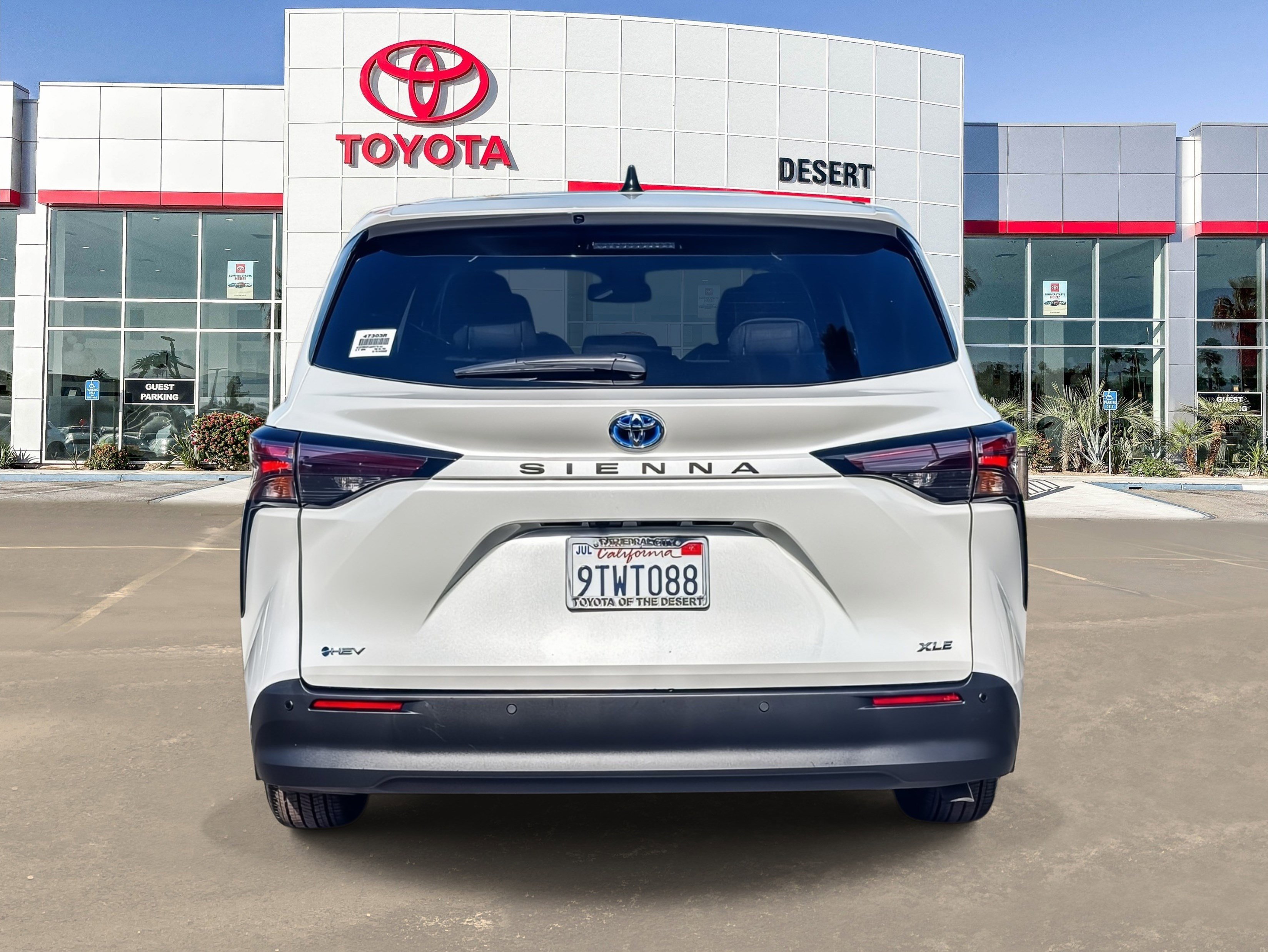 Used 2025 Toyota Sienna XLE image 6