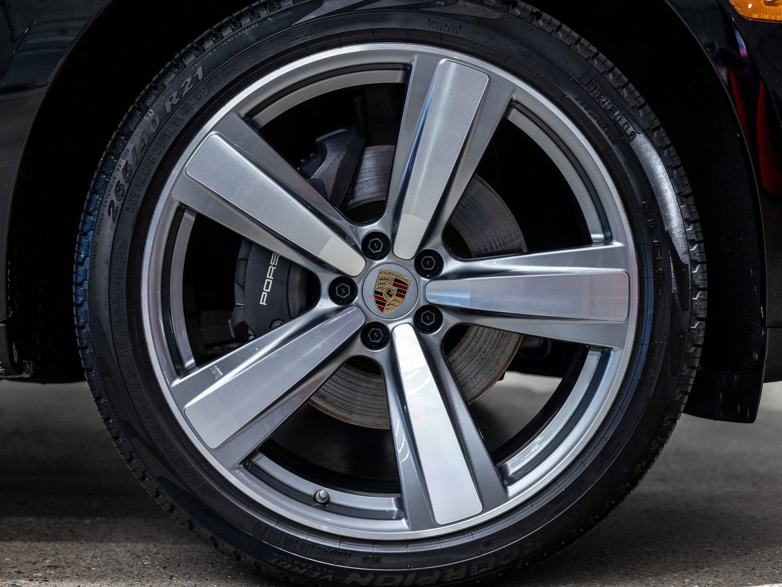 Certified 2025 Porsche Macan AWD/4WD image 21