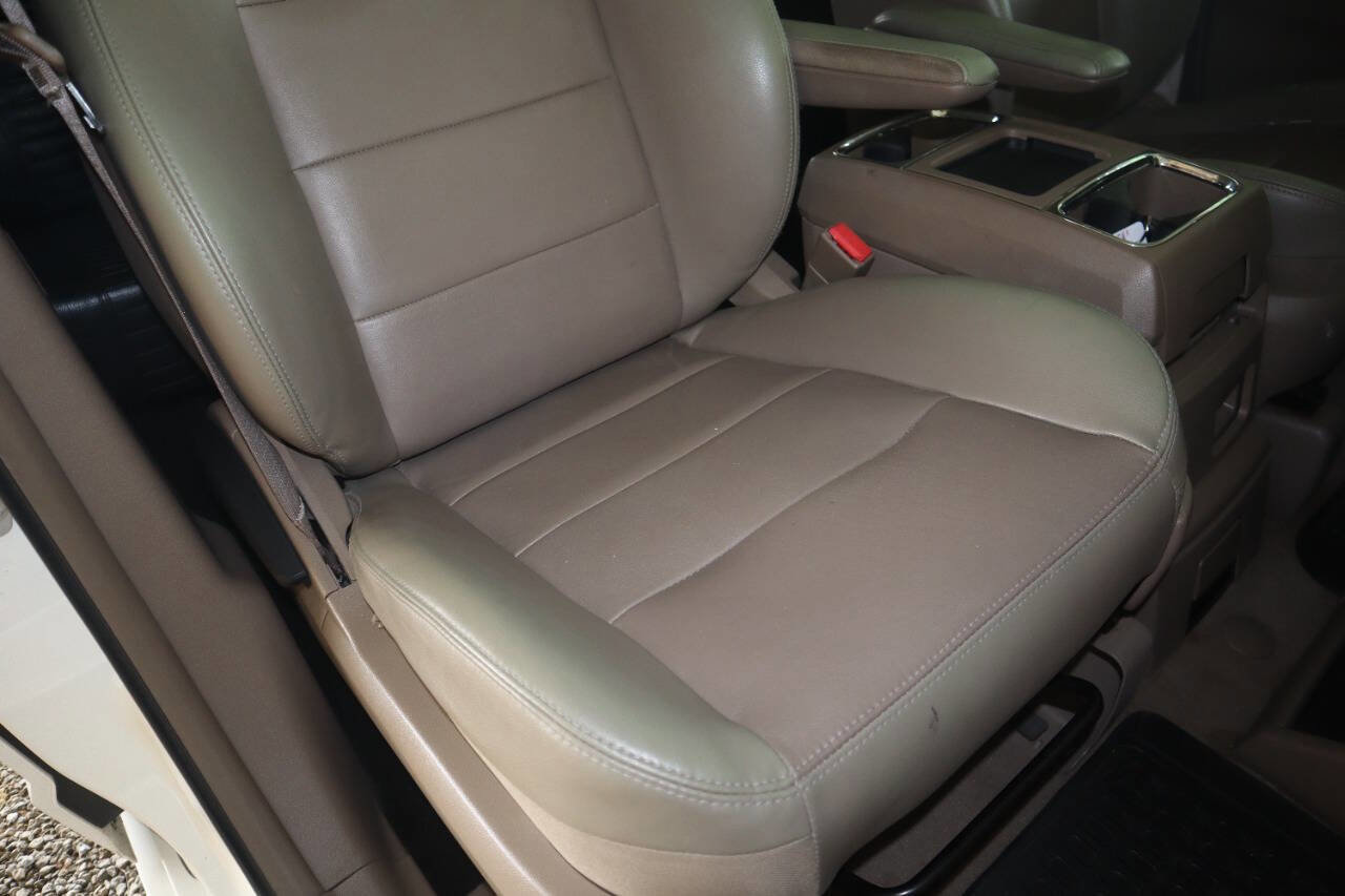 Used 2012 Volkswagen Routan SEL FWD image 15