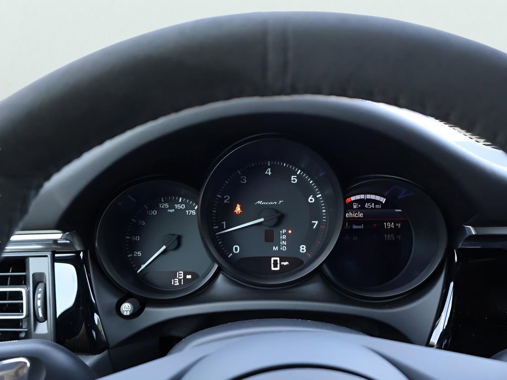Certified 2025 Porsche Macan Turbo image 28