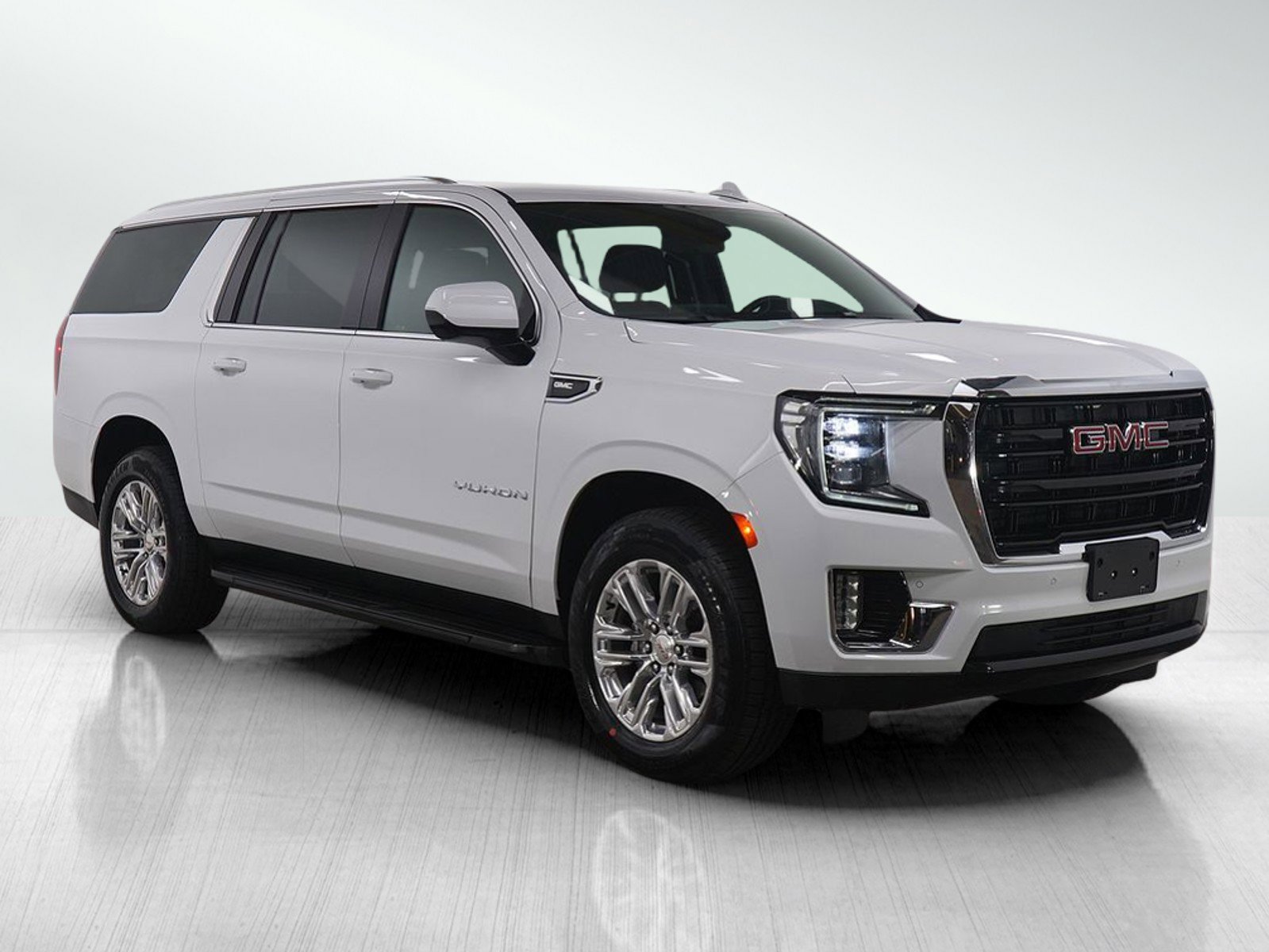 Used 2024 GMC Yukon XL SLE image 7