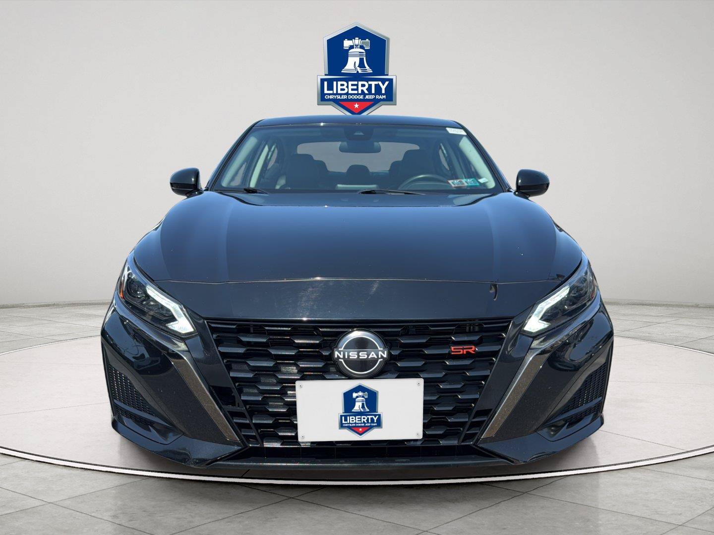 Used 2024 Nissan Altima 2.5 SR FWD image 2