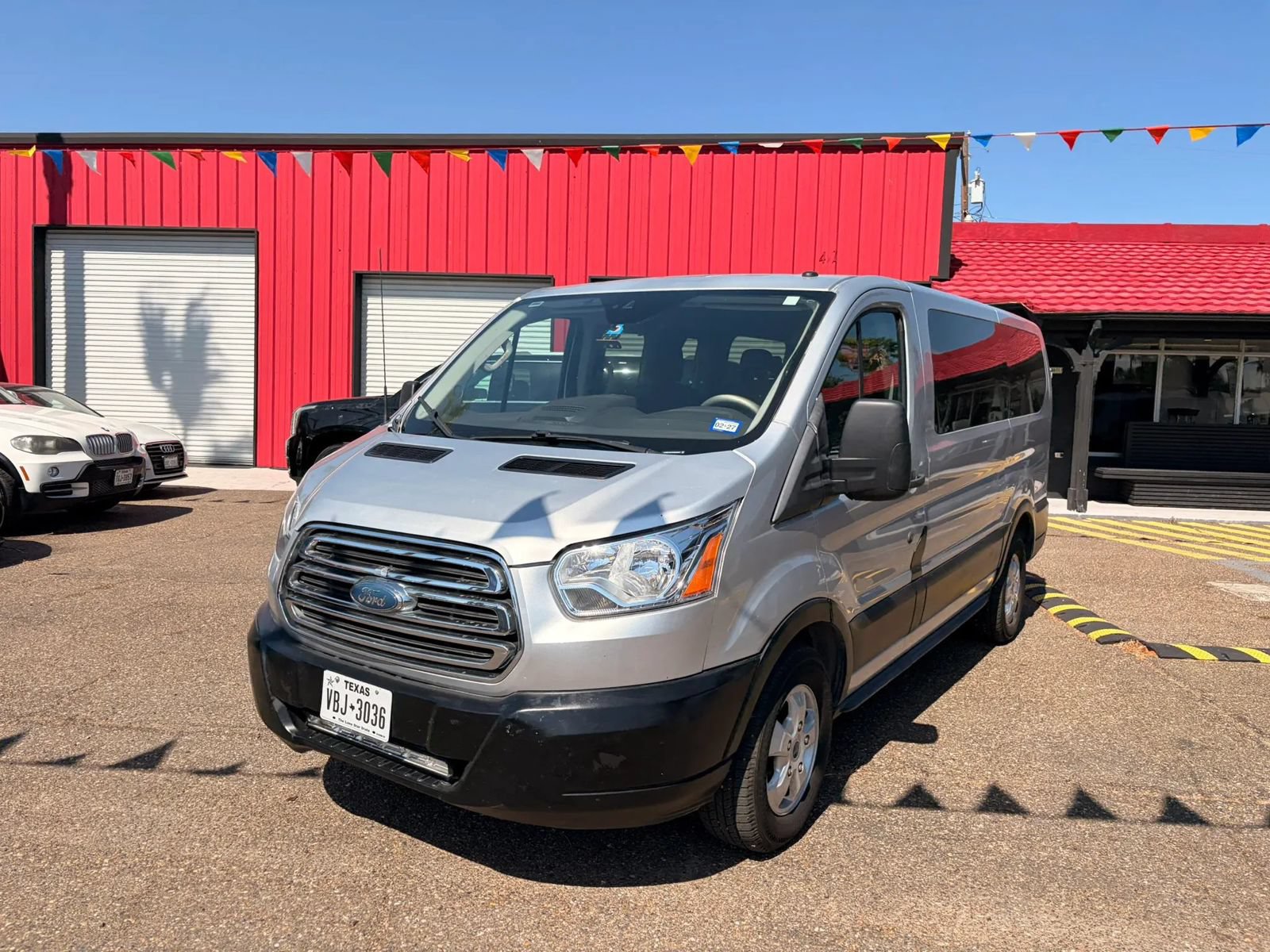 Used 2019 Ford Transit 150 XLT RWD image 4